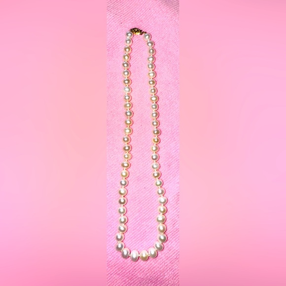 10mm PEARLS VINTAGE white Elegant 8-1/2 in Necklace solid 14kt yellow gold clasp - Picture 4 of 12